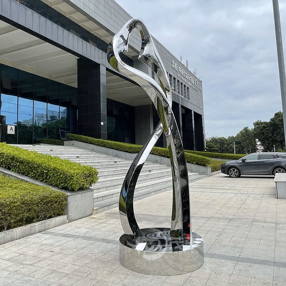 Stainless steel large twisted sculpture for outdoor decoration - Image 2