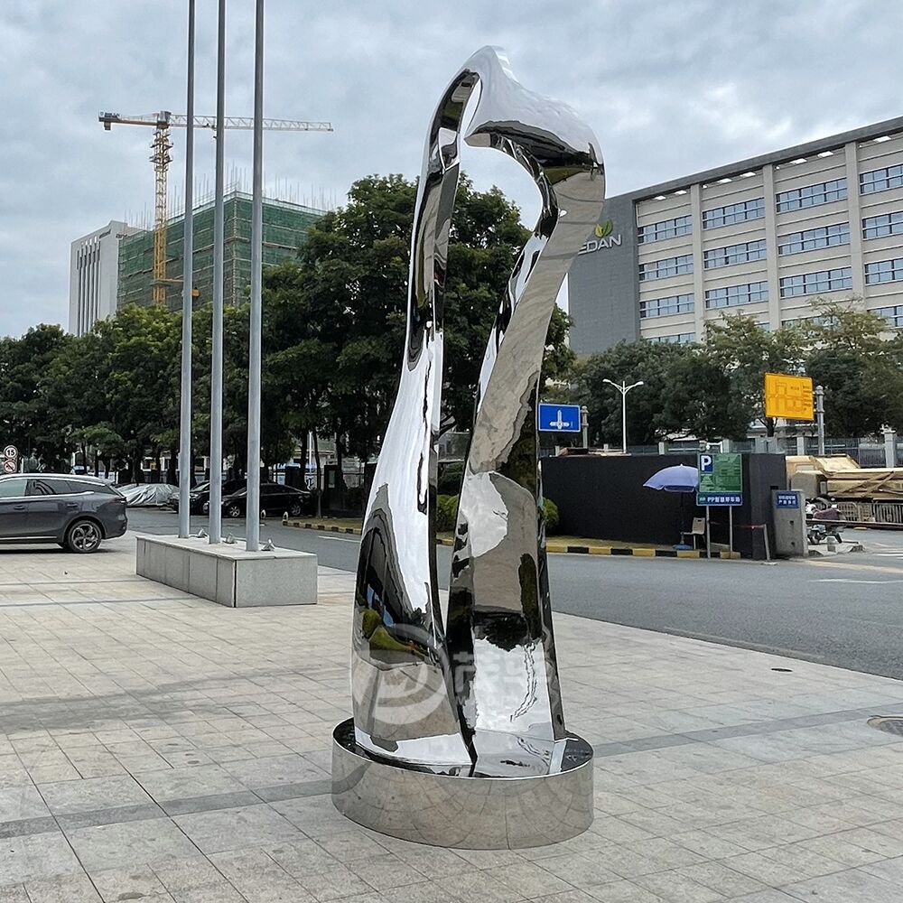 Stainless steel large twisted sculpture for outdoor decoration - Image 4