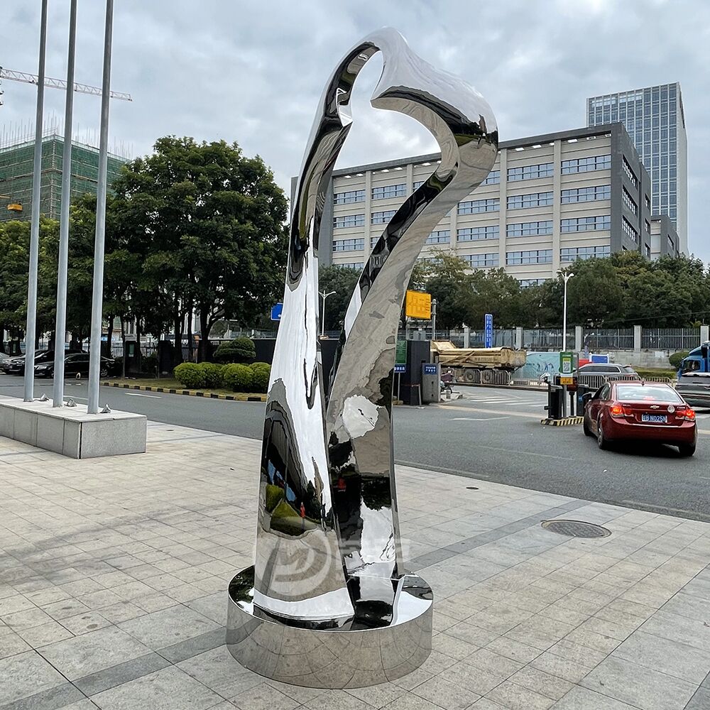 Stainless steel large twisted sculpture for outdoor decoration - Image 5