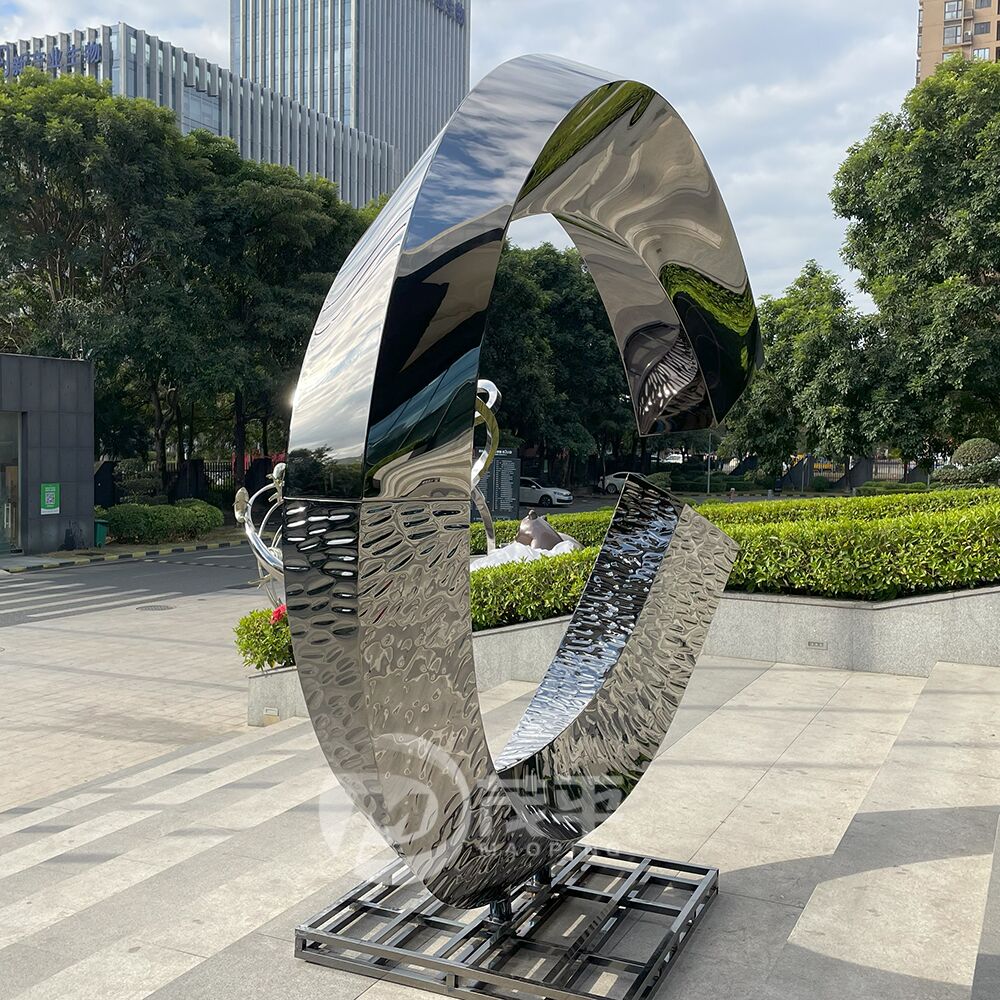Creative large stainless steel C letter sculpture with warp circle shpae for pool decoration - Image 5