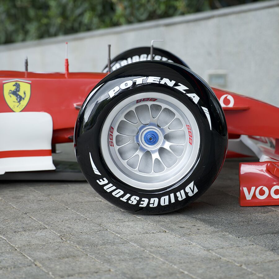 Racing car