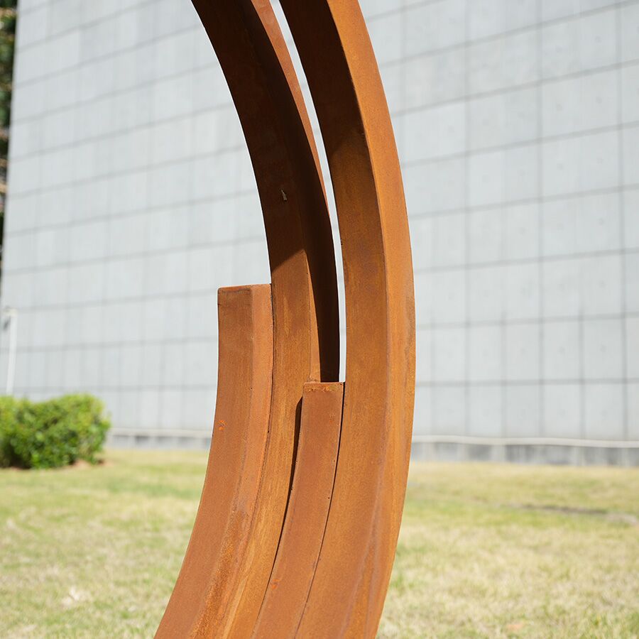 Corten Steel Poolside Sculpture – Crescent Arc Metal Art for Outdoor Landscapes - Image 3